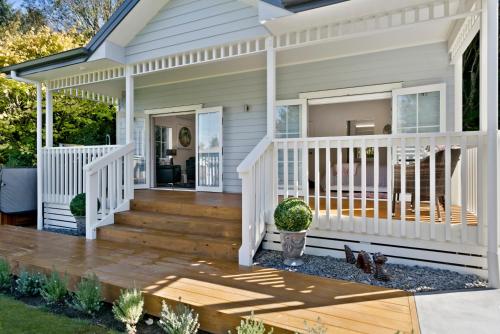 The Retreat Luxury Garden Villa — 4-Star Luxury Hotel in Taupo, New Zealand
