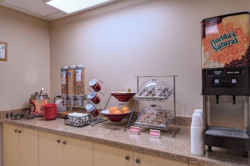 TownePlace Suites Fayetteville Cross Creek - photo 28