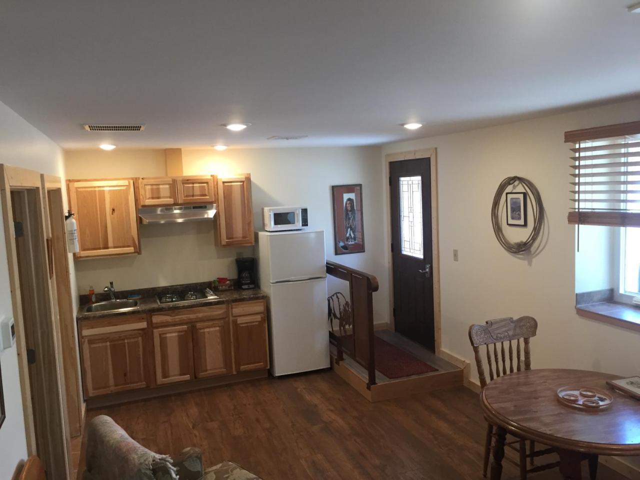 Creekside Downtown Vacation Suites Only Adults 25 Or Older - photo 9