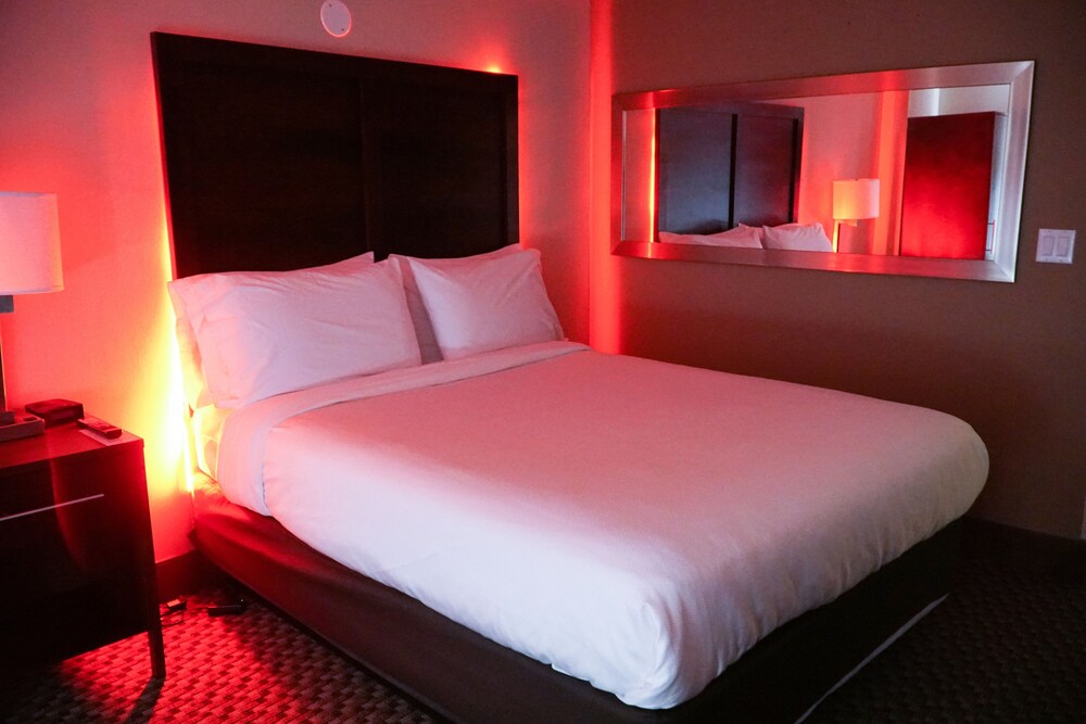 Hotel Mint JFK Airport - photo 13