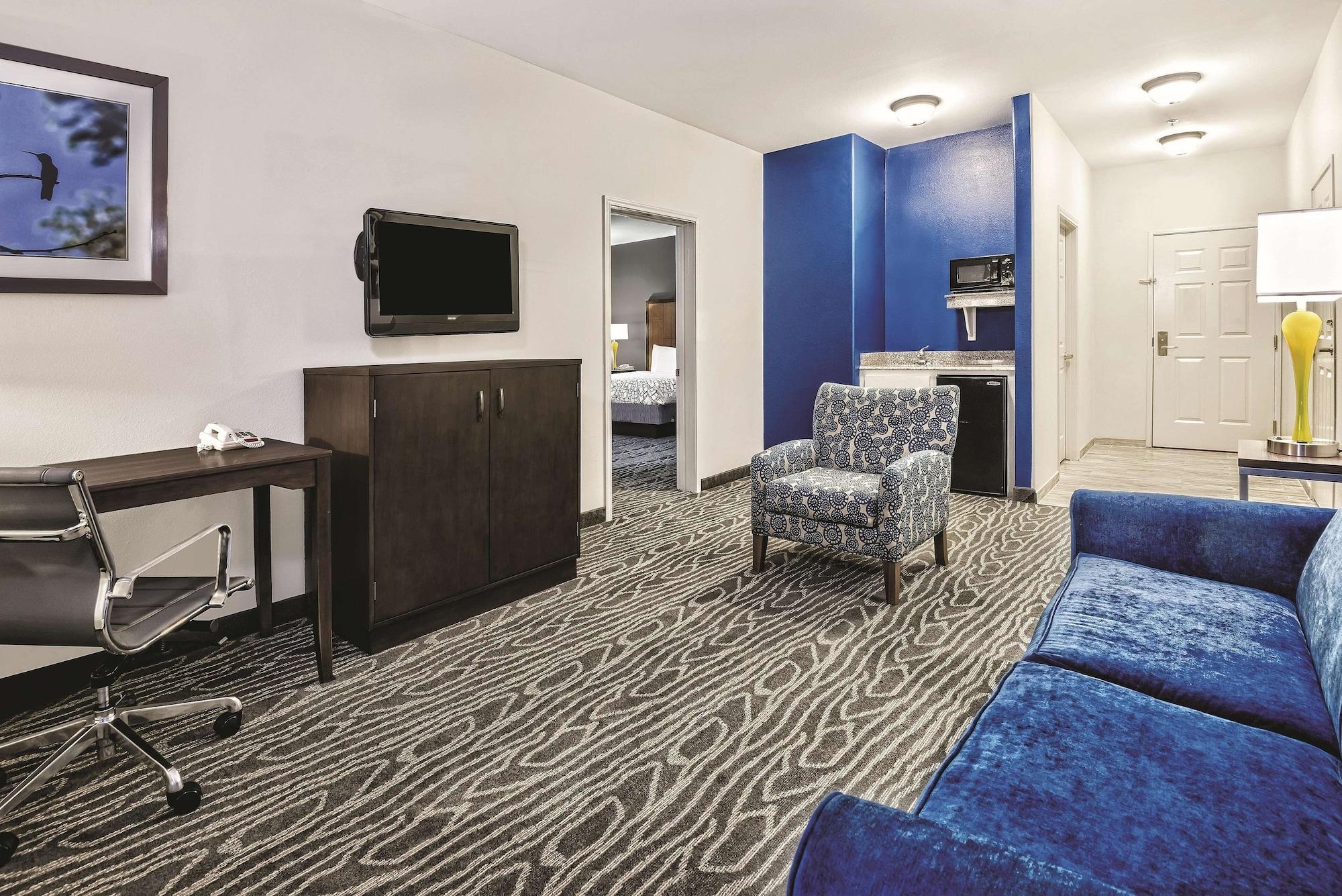 La Quinta Inn & Suites by Wyndham Mercedes Outlet Mall - photo 27