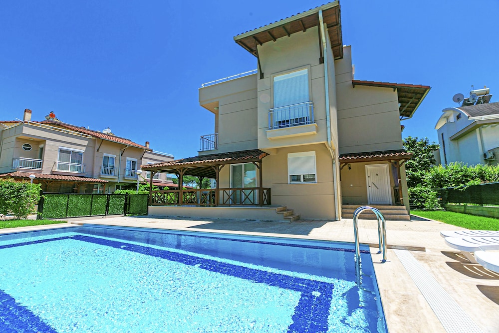 Paradise Town Villa Legend — 4-Star Luxury Hotel in Antalya, Turkey