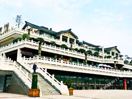 Jinsha Lake Garden Hotel in Langzhong, People's Republic of China