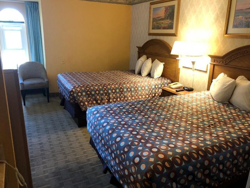 The Aqua Pacific Hotel - photo 6