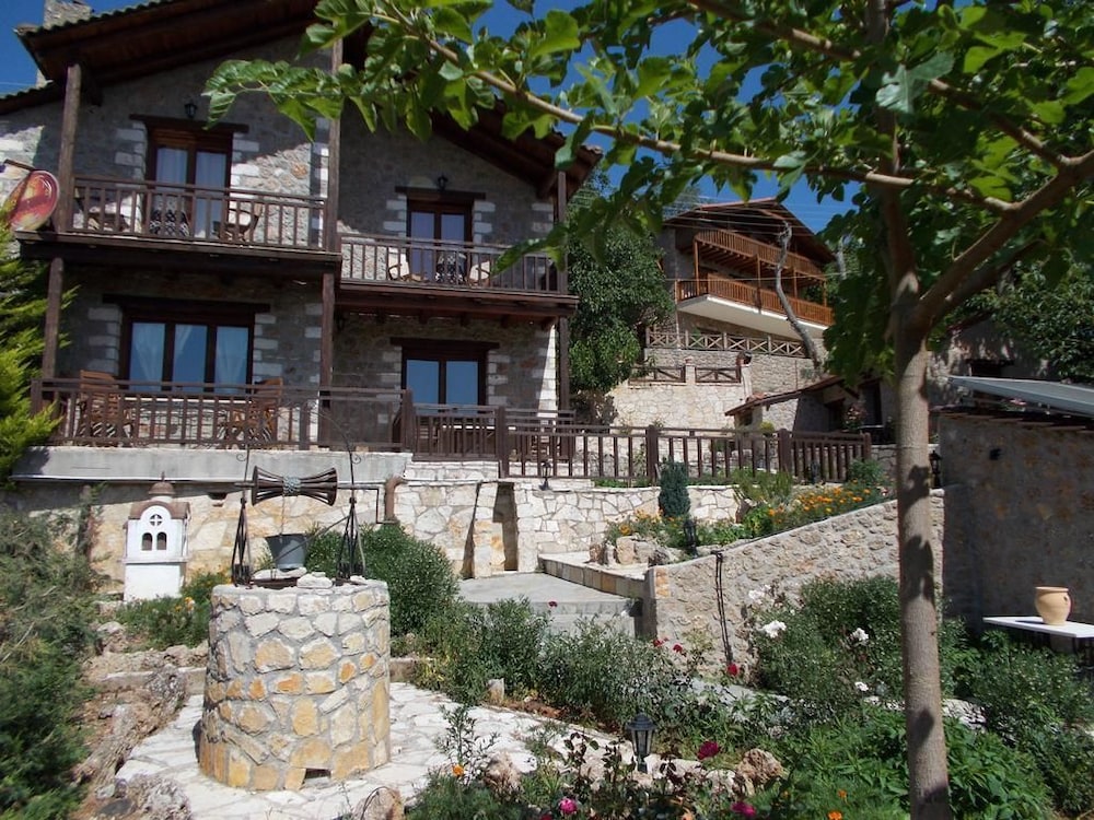 Theasis Guesthouse — 4-Star Luxury Hotel in Sikyon, Greece
