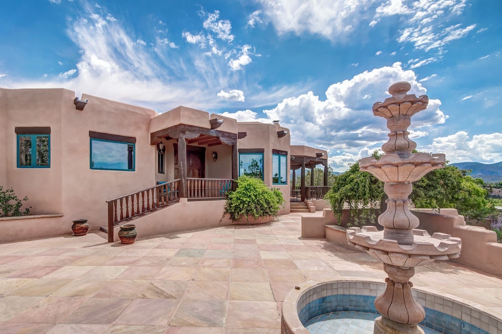 Dorthia Garden Retreat & Views by Kokopelli Property Management — 4-Star Luxury Hotel in Santa Fe, United States