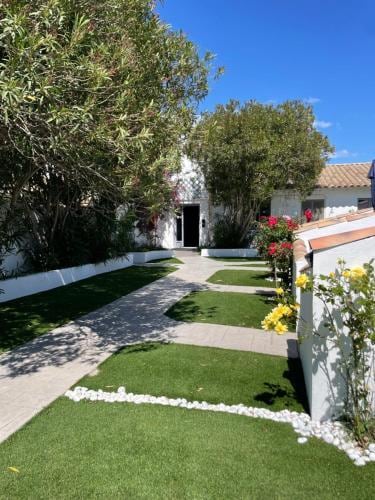 Hotel Mas Des Lys in Saintes-Maries-De-La-Mer, France