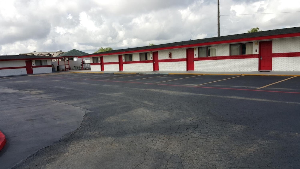 Luxury Inn & RV Park - photo 36