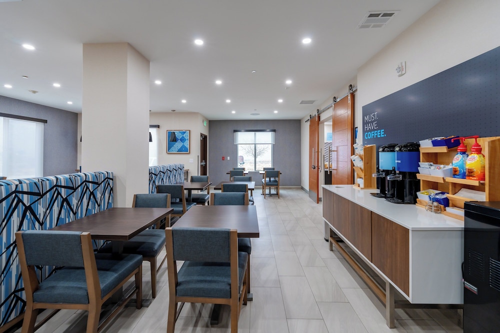 Holiday Inn Express & Suites Frazier Park by IHG - photo 40