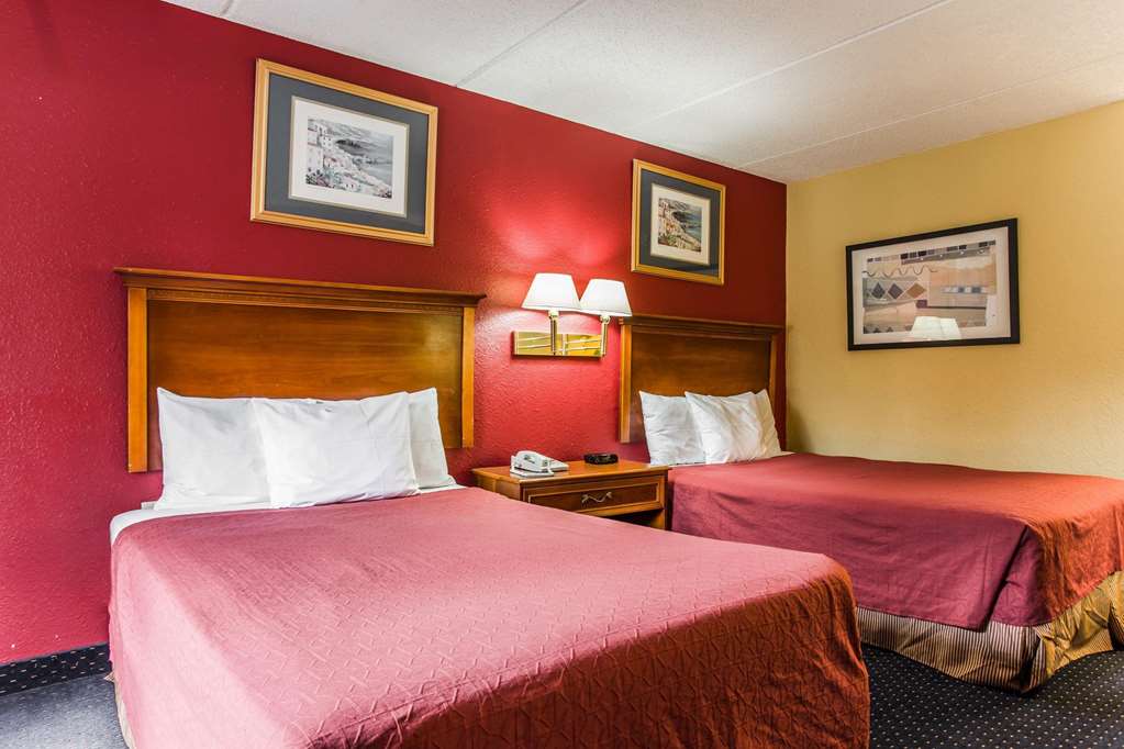 Rodeway Inn Charlotte North End - photo 9