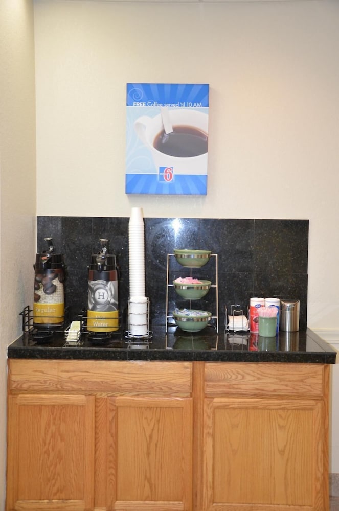 Motel 6 Memphis Graceland - photo 2