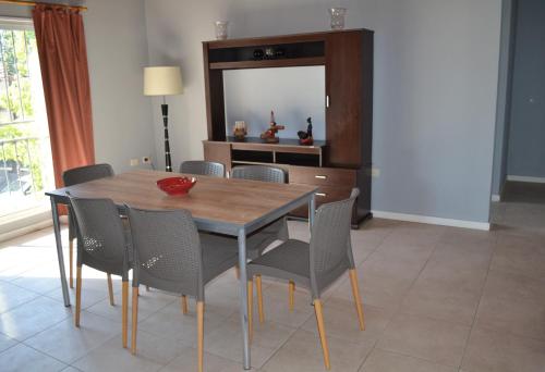 Departamento completo cochera parrilla. Zona Parque Central — 4-Star Luxury Hotel in Mendoza, Argentina
