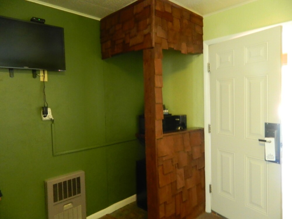Country Motor Inn - photo 32