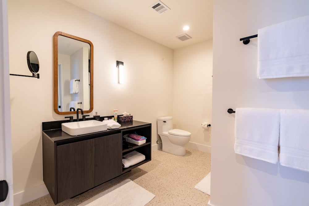 Austin Condo Hotel - photo 725