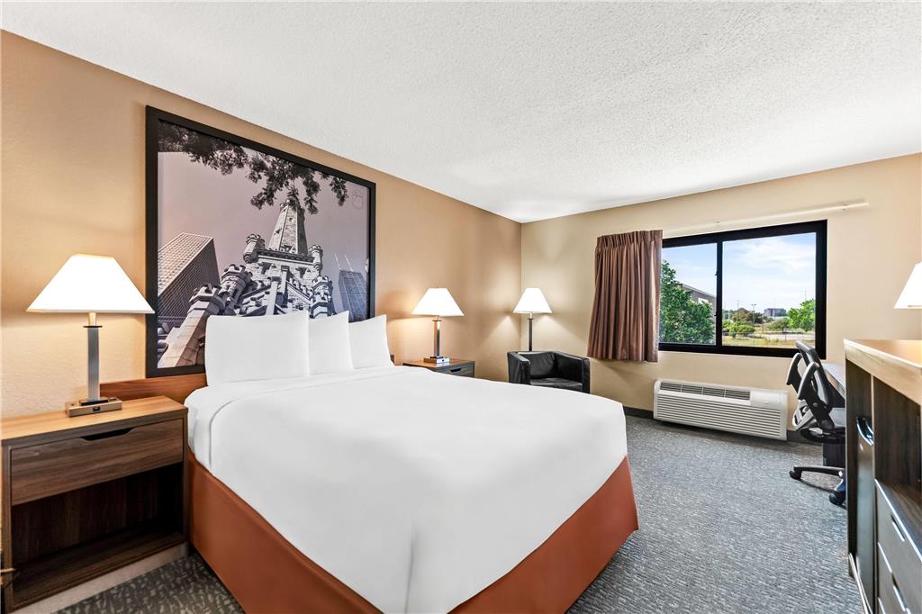 Super 8 by Wyndham Elgin - photo 31