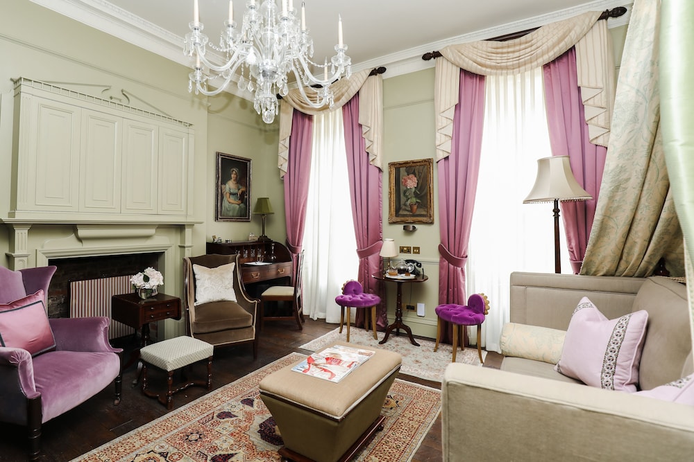 Henry's Townhouse — 4-Star Luxury Hotel in London, United Kingdom