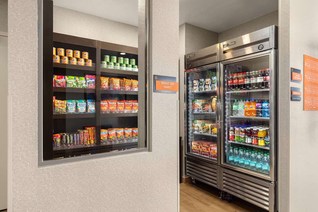 La Quinta Inn & Suites by Wyndham Santa Clarita Valencia - photo 35