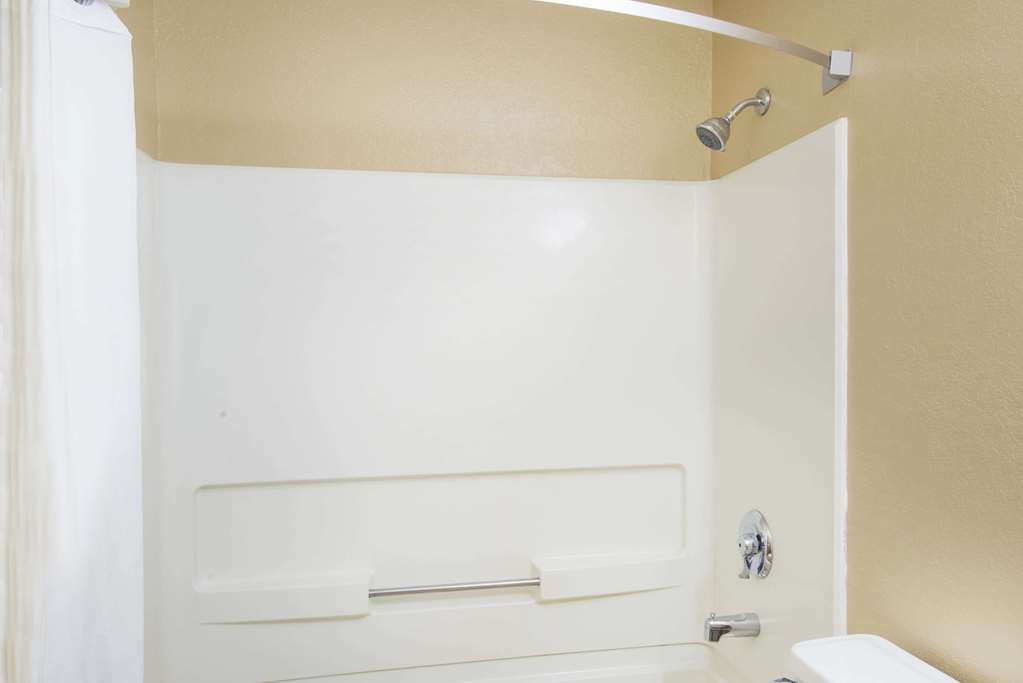Super 8 by Wyndham Massena NY - photo 11