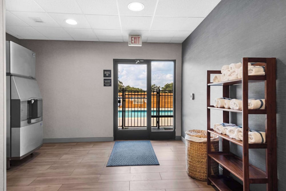 Hampton Inn & Suites Pensacola I 10 N at Univ. Town Plaza - photo 31