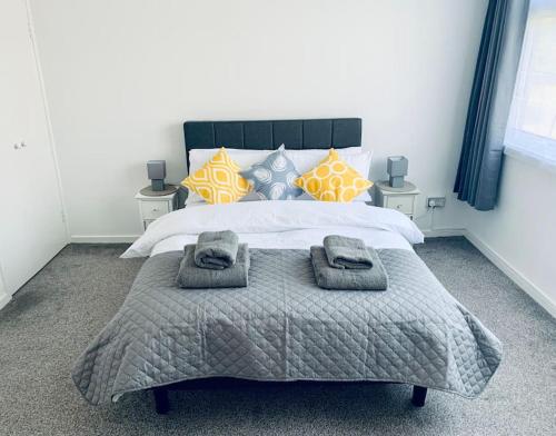 Aylesbury Apartment for Contractors and Holidays FREE Parking for cars and vans — 4-Star Luxury Hotel in Aylesbury, United Kingdom