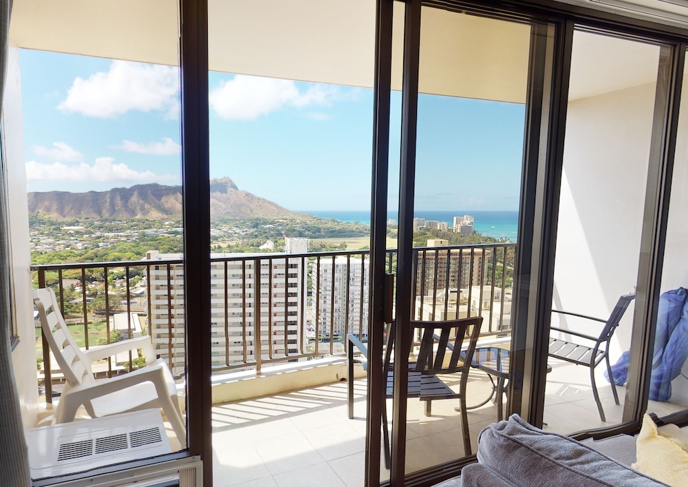 Waikiki Banyan High Level Condo with Private Lanai by Koko Resort Vacation Rentals - photo 110