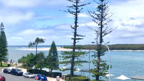 #55 Grand Pacific Resort Outdoor Spa With A View - carbon neutral hotel in Caloundra