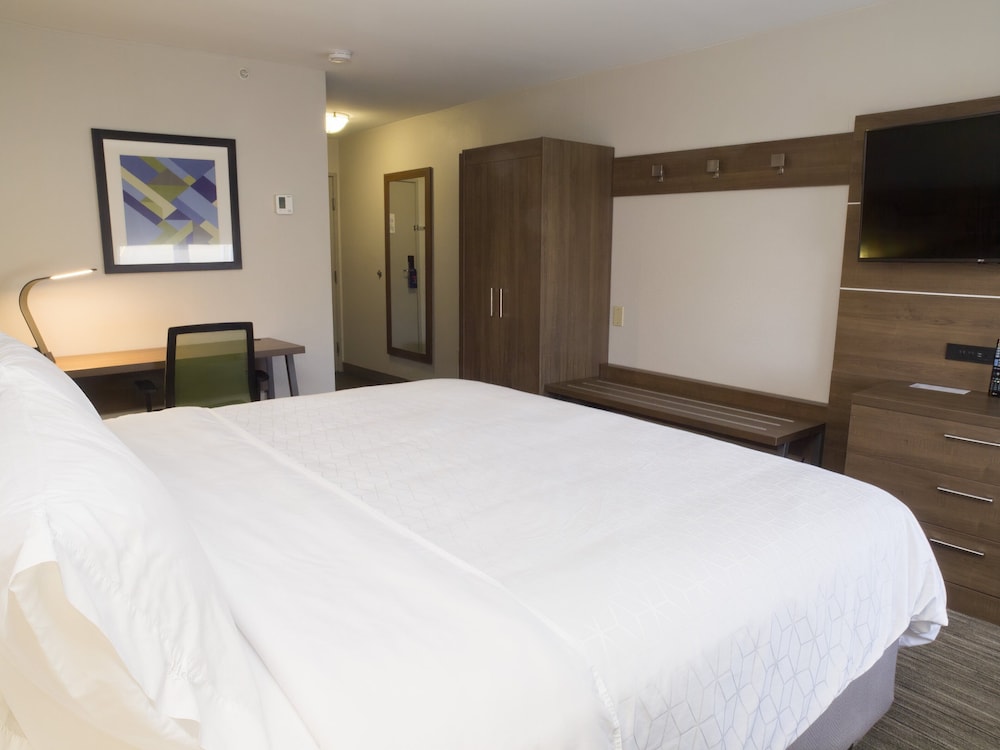 Holiday Inn Express Hotel & Suites Madison by IHG - photo 33