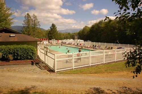 Mount Vernon Camping Resort 16 ft. Yurt 6 - photo 15