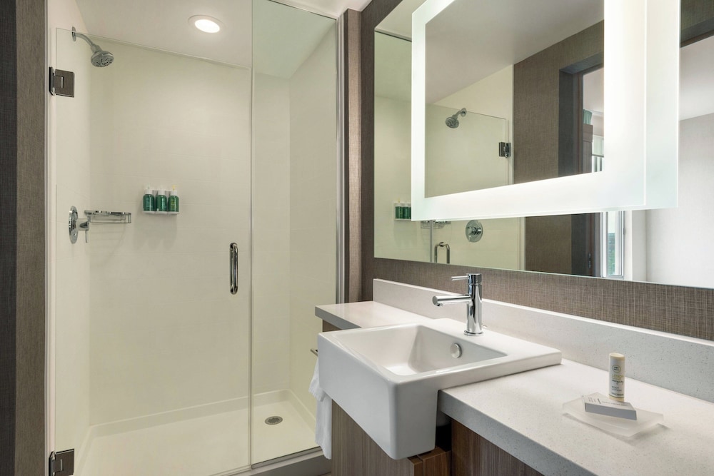 SpringHill Suites by Marriott Milwaukee West Wauwatosa - photo 17