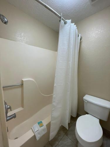 Days Inn Warsaw - photo 14