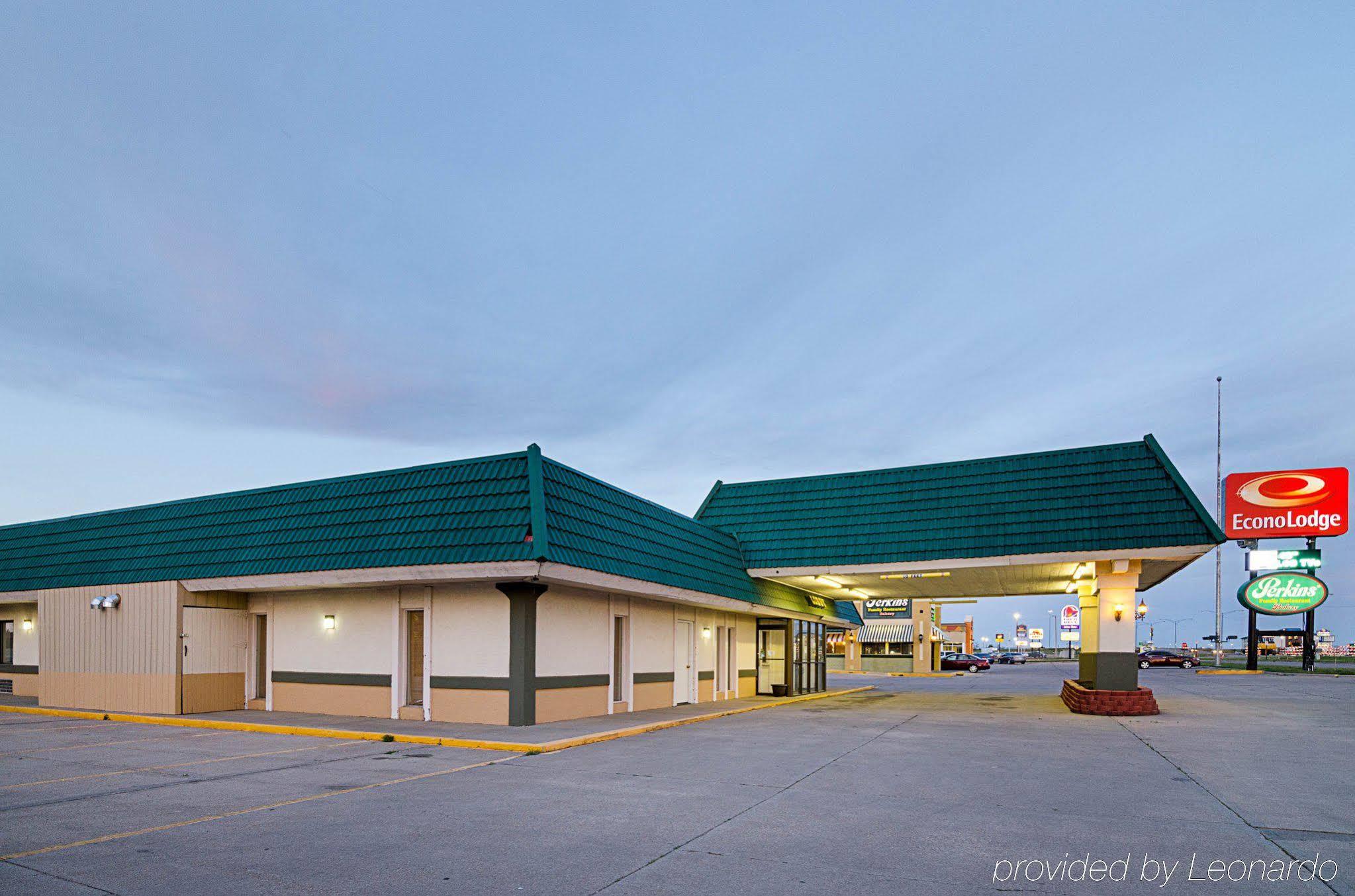 Econo Lodge - carbon neutral hotel in Mcpherson