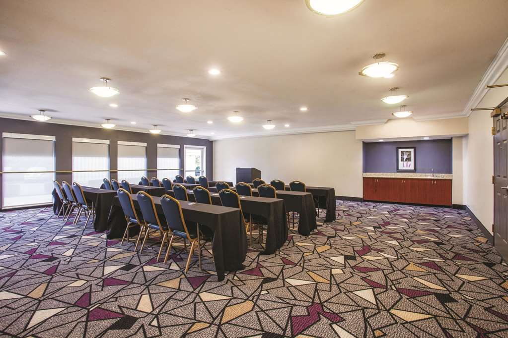 La Quinta Inn & Suites by Wyndham Dublin Pleasanton - photo 26
