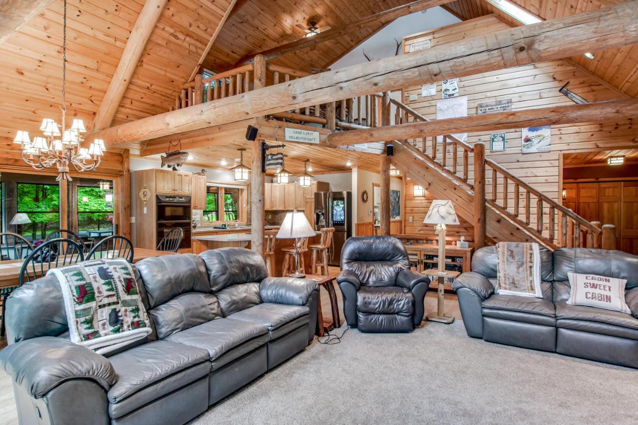 Cranberry Cove Lodge — 4-Star Luxury Hotel in Eagle River, United States