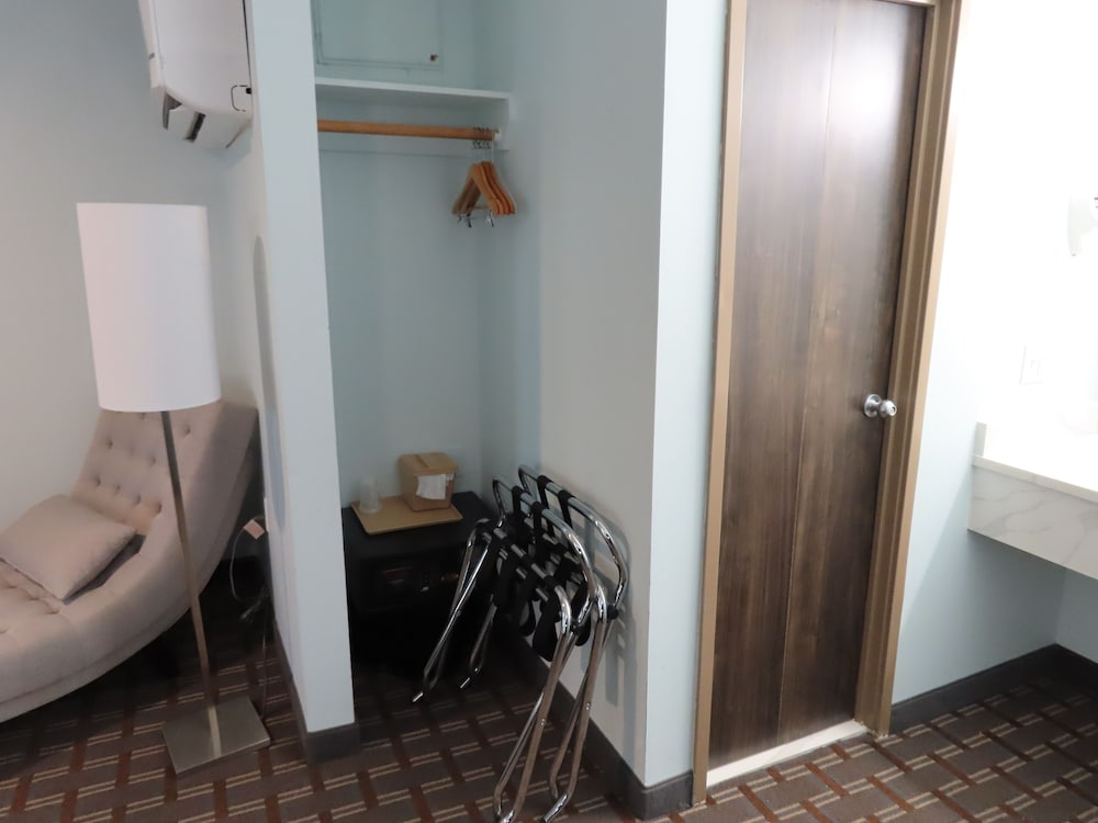 St. Charles Hotel - photo 24