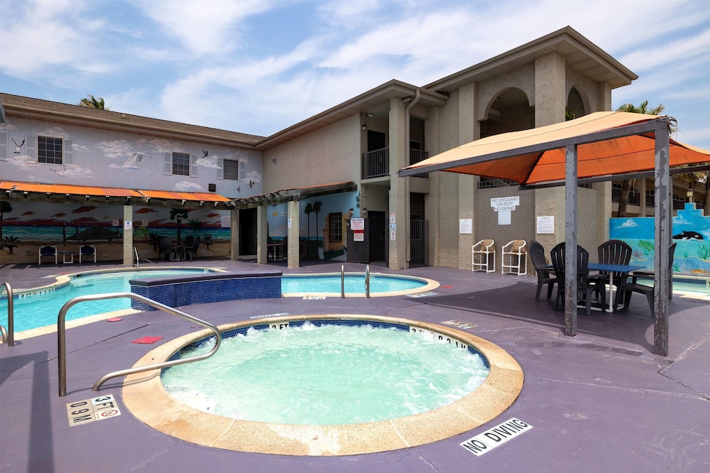 Ramada by Wyndham & Suites South Padre Island - photo 37