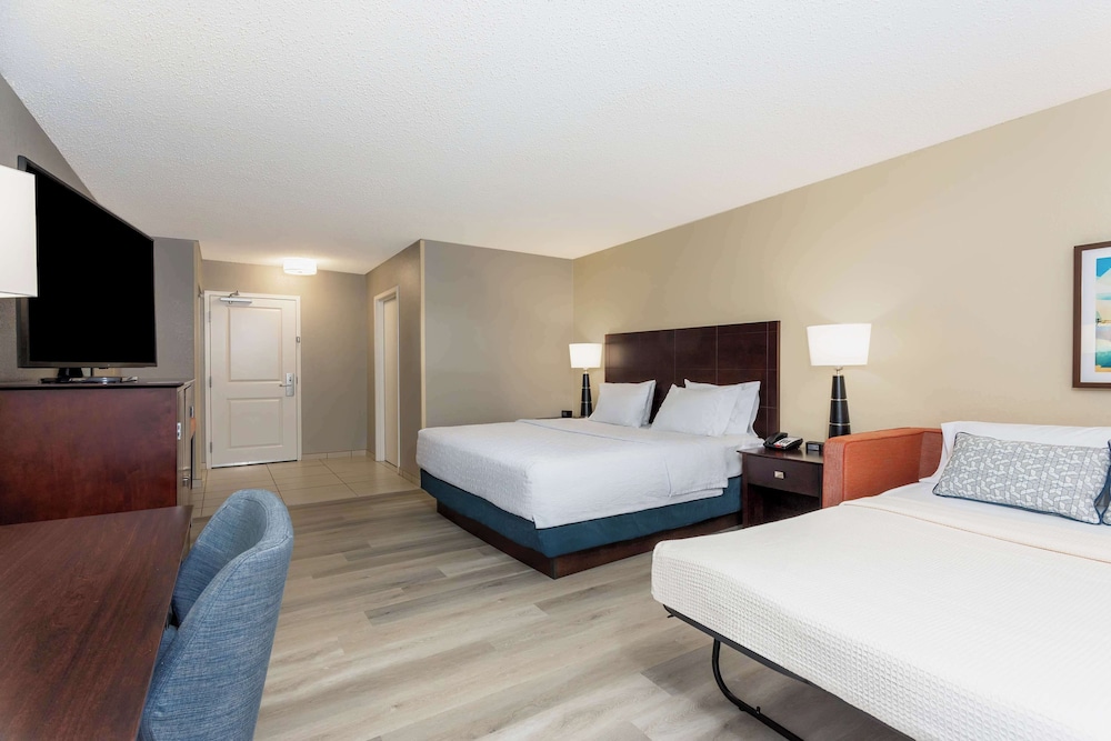 Hampton Inn Orlando International Airport - photo 15