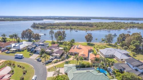 Waterside Escape - carbon neutral hotel in Yamba