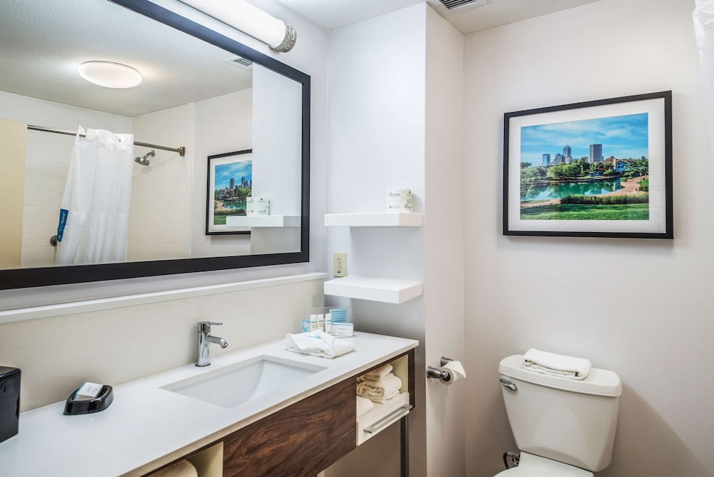 Hampton Inn Greenfield - photo 35