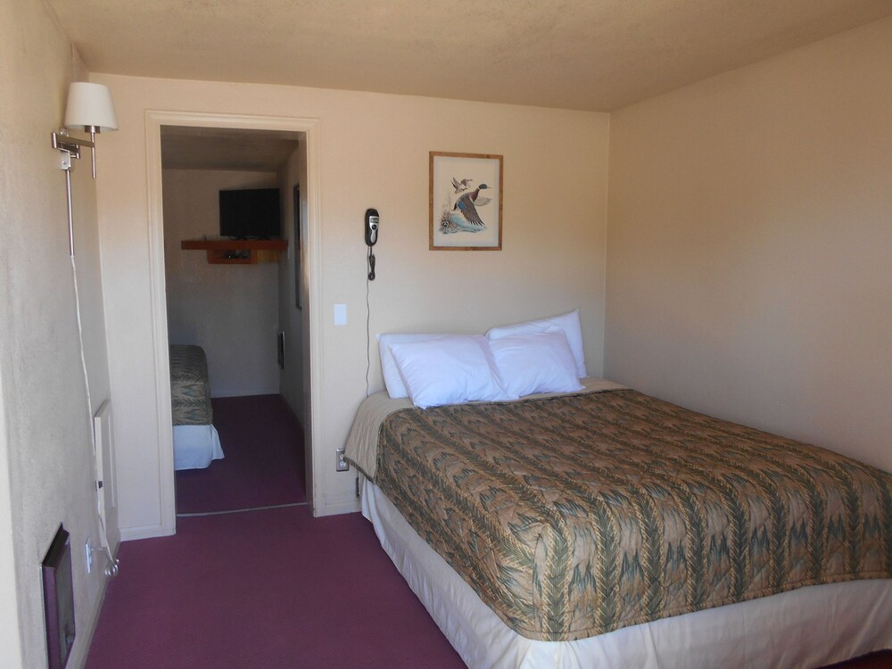 Super Saver Inn - photo 13