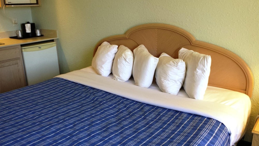 Cocoa Beach Suites - photo 16