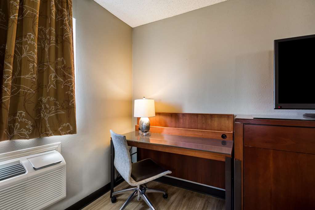 EconoLodge San Antonio Seaworld Medical Center - photo 23