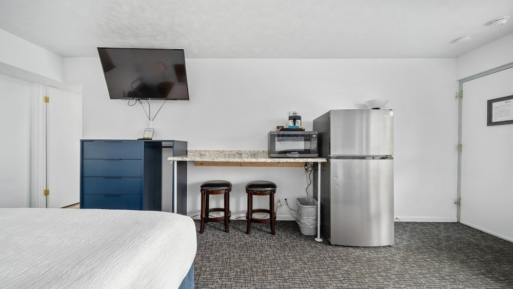 Grand Traverse Motel - photo 21