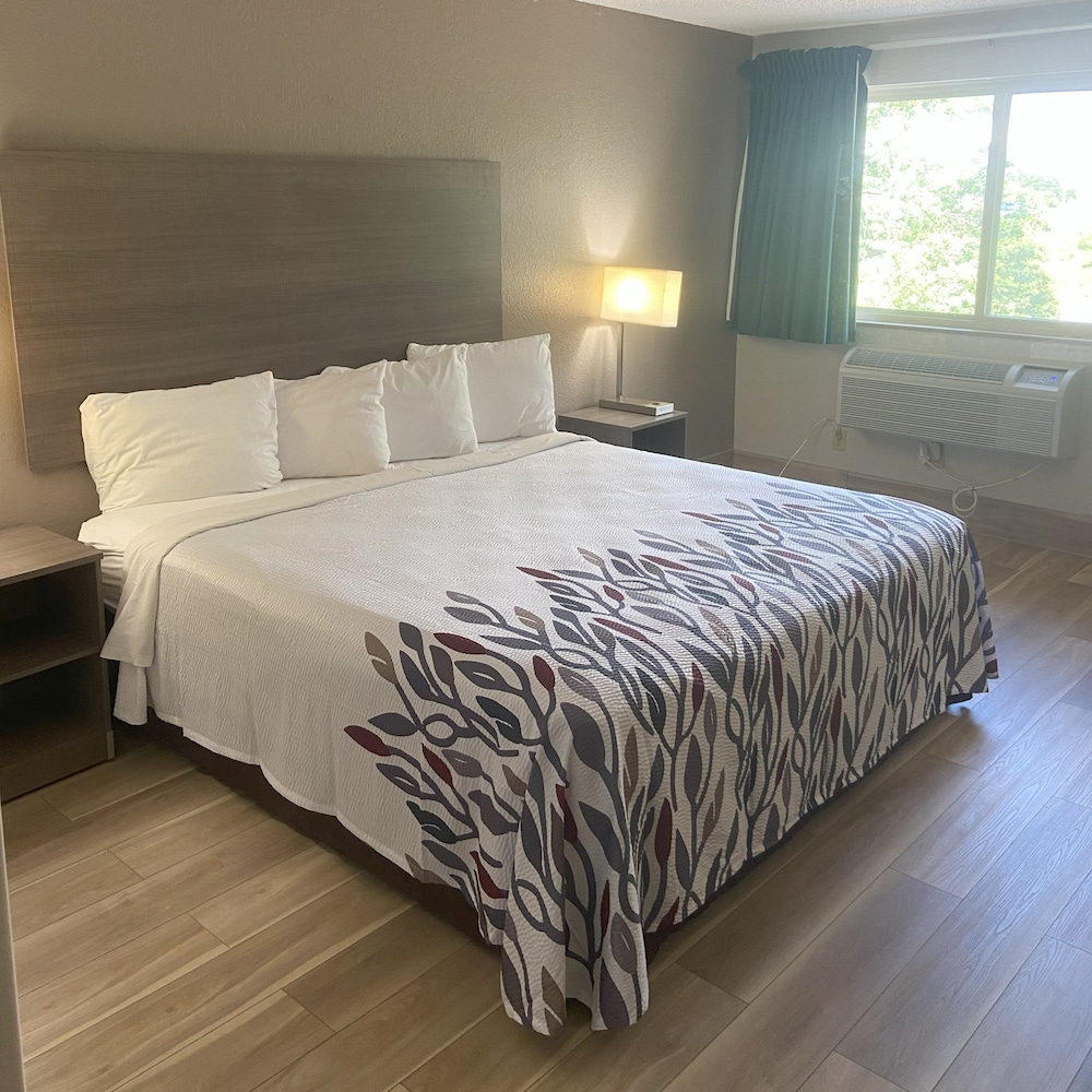 Super 8 by Wyndham Queensbury Glens Falls Lake George Area - photo 10