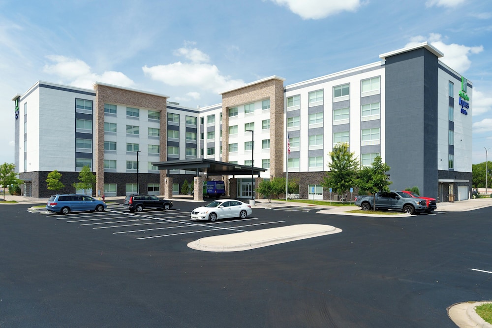 Holiday Inn Express & Suites Mall of America MSP Airport by IHG in Bloomington, United States