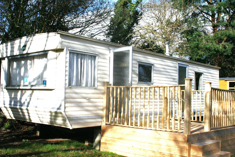 Lovely Bk Calypso Bluebird 6 Berth Holiday Caravan — hotel in Pontypool