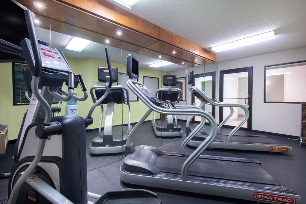 La Quinta Inn & Suites by Wyndham Erie - photo 18