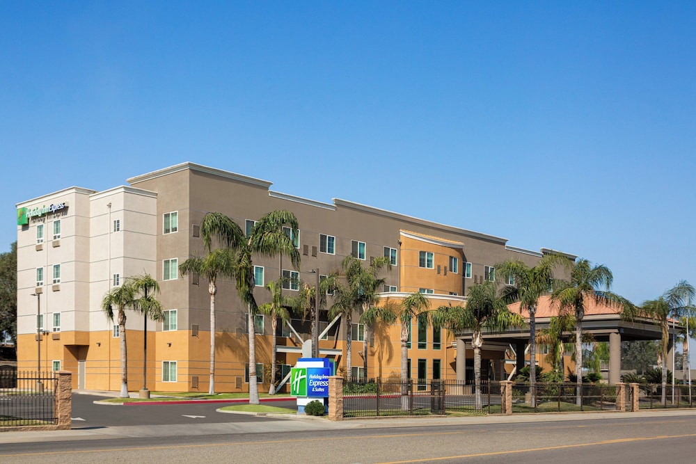 Holiday Inn Express and Suites Bakersfield Central by IHG - photo 49