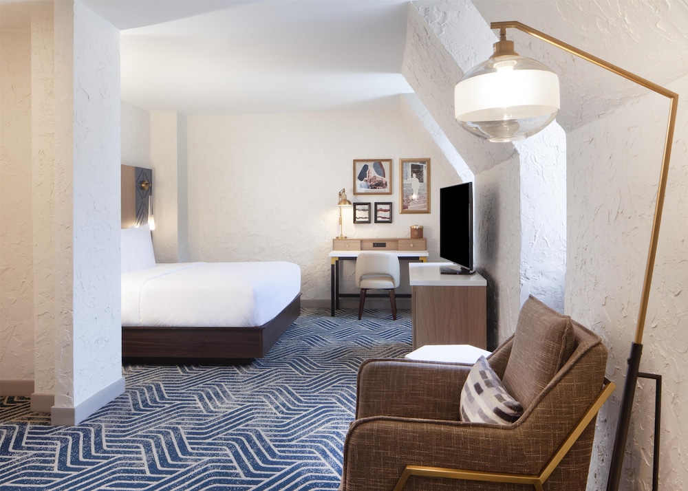 Hotel Royer Urbana Champaign Tapestry Collection by Hilton - photo 17