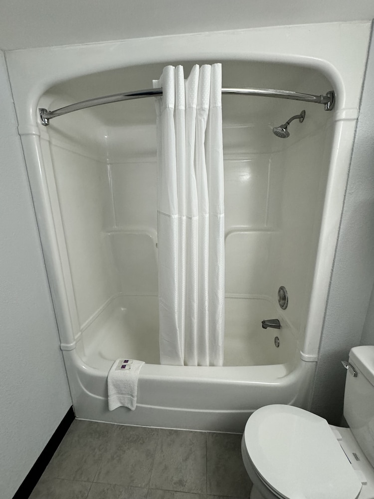Motel 6 East Syracuse NY Airport - photo 34