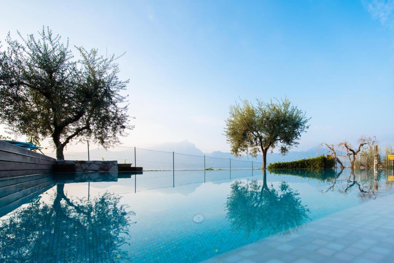 Canevini — 4-Star Luxury Hotel in Torri Del Benaco, Italy
